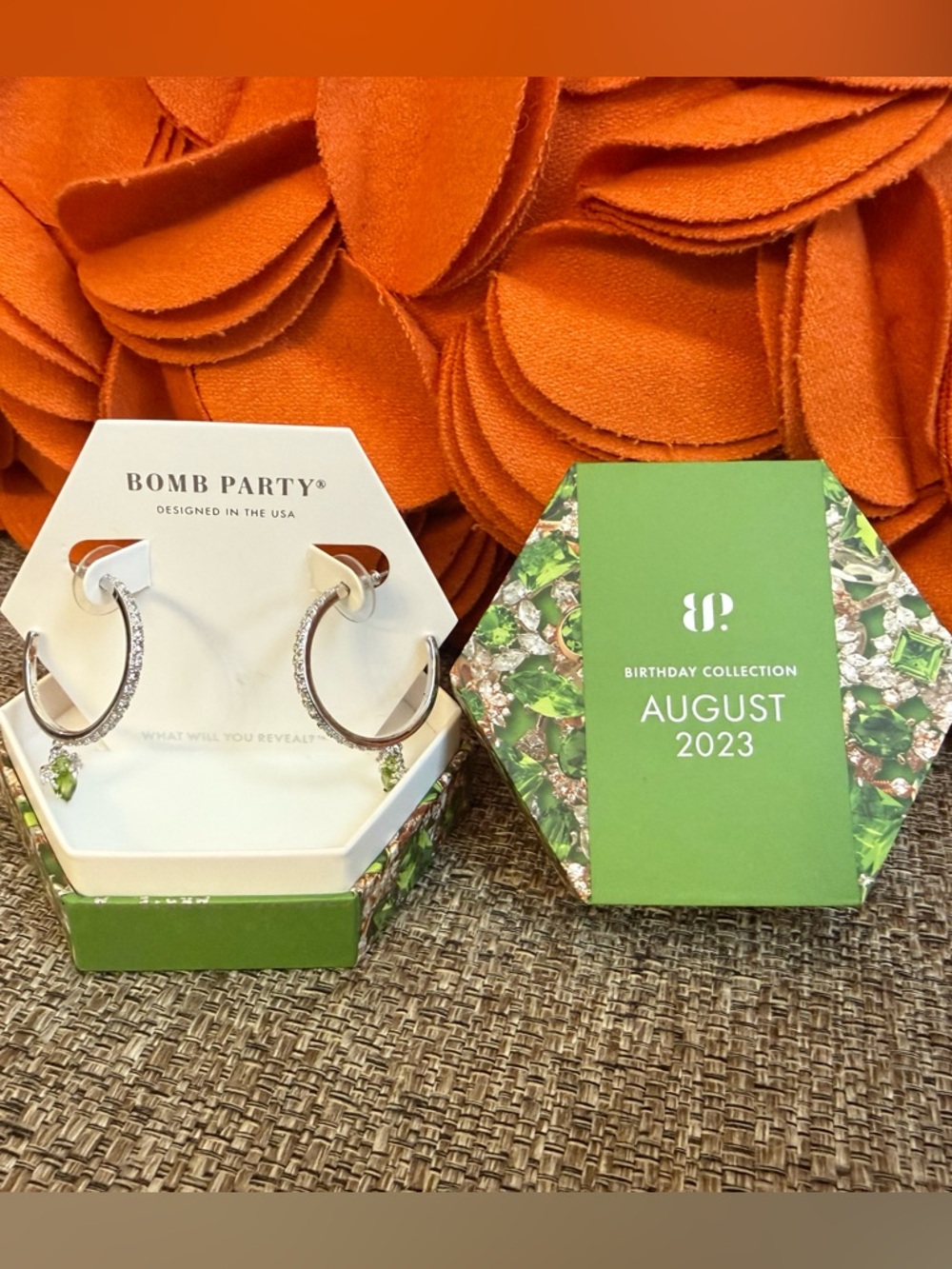 ❣️🆕Bomb Party August 2023 Another Lifetime in Love Peridot Hoop Earrings❣️